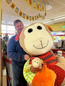 Futterhaus1-rotated Affe Alex wurde zu unseren Gunsten vom Futterhaus Solingen versteigert.
Alex brachte sage und schreibe 500€ in die Vereins Kasse.
Wir danken seinen Adoptanten für das großartige Gebot und dem Futterhaus Solingen für diese tolle Idee.
Vielen lieben Dank , sagt das Team von Tiere in Not Solingen e.V